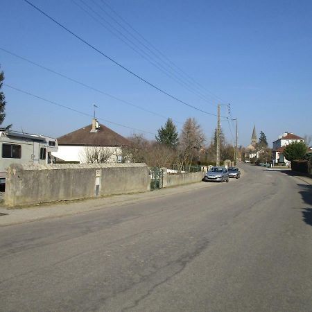 Vila Chez Bari Bourbon-lʼArchambault Exteriér fotografie