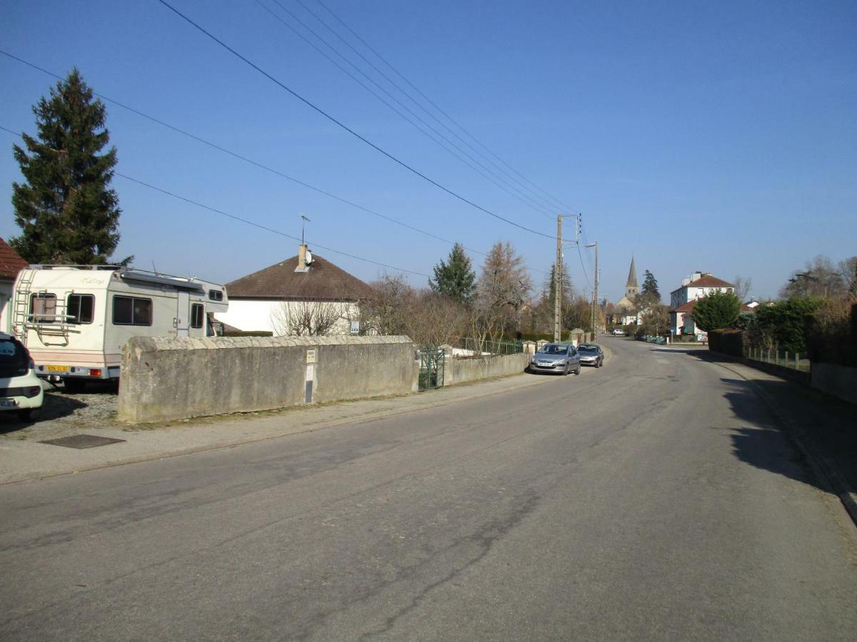 Vila Chez Bari Bourbon-lʼArchambault Exteriér fotografie